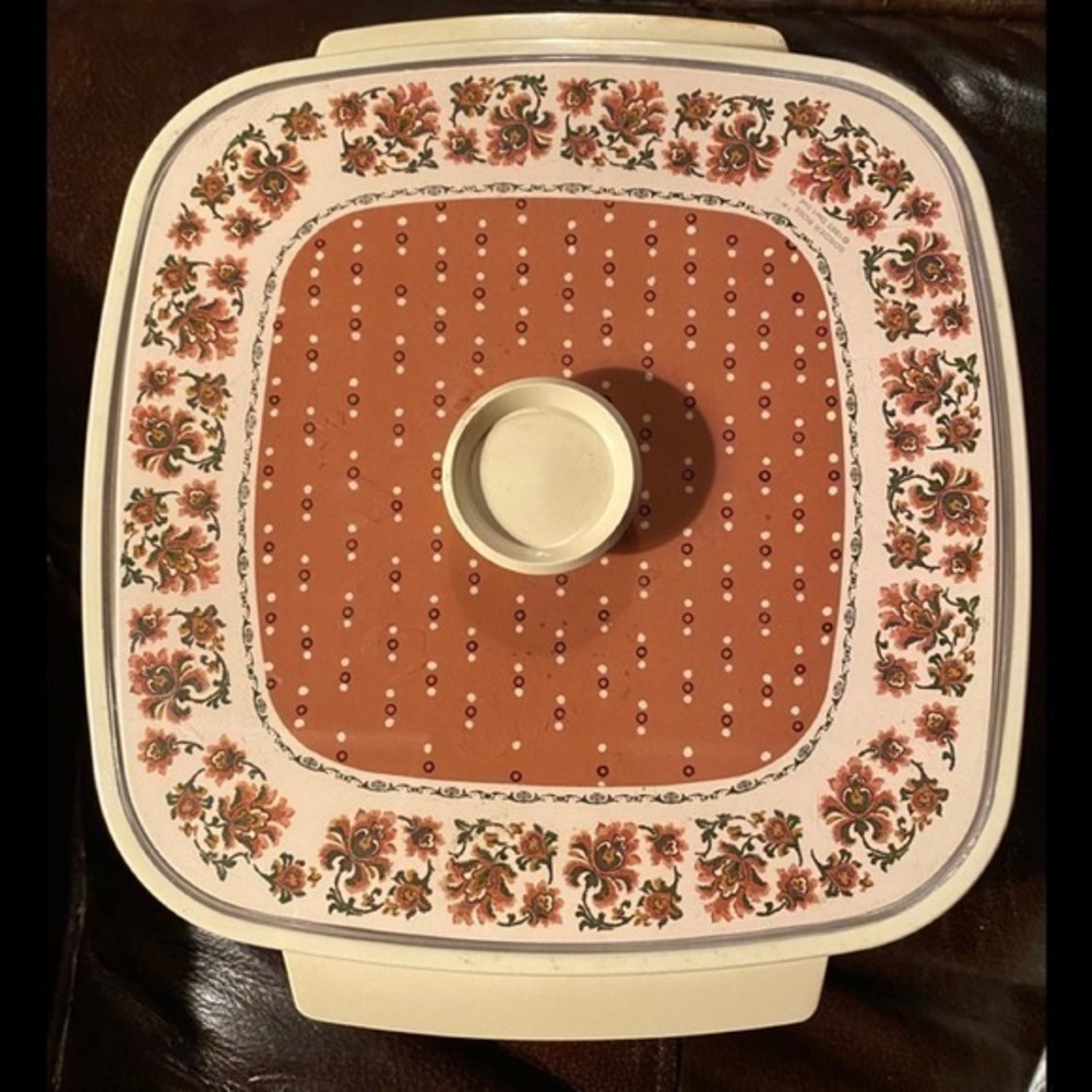 Vintage Thermo-Serv 2 QT Insulated Serving Insulated Casserole Dish Border Rose